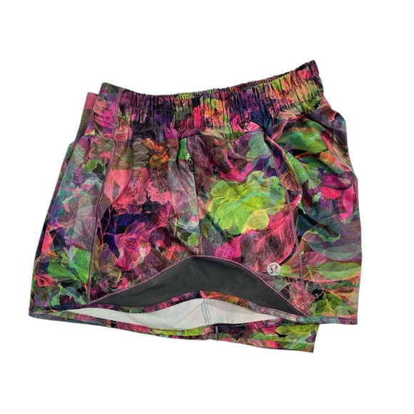 Lululemon Hotty Hot Low-Rise Lined Short 2.5" size 6 in Vivid Floral Tone Multi - Picture 5 of 8